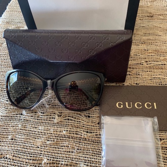 Gucci Accessories - Gucci Cat Eye Sunglasses